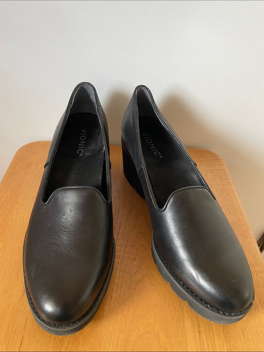 Vionic Willa Wedge Black Slip-Ons Size 8.5
